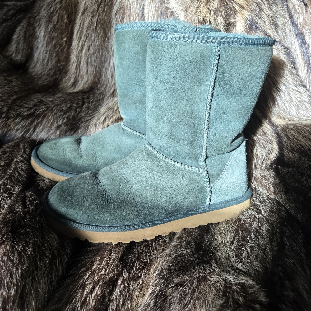 UGG Womens Classic Short Boot Sea Green size 7